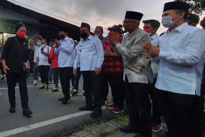 Puan Maharani Beri 1000 Dosis Vaksin Hewan di Tutur Nongkojajar